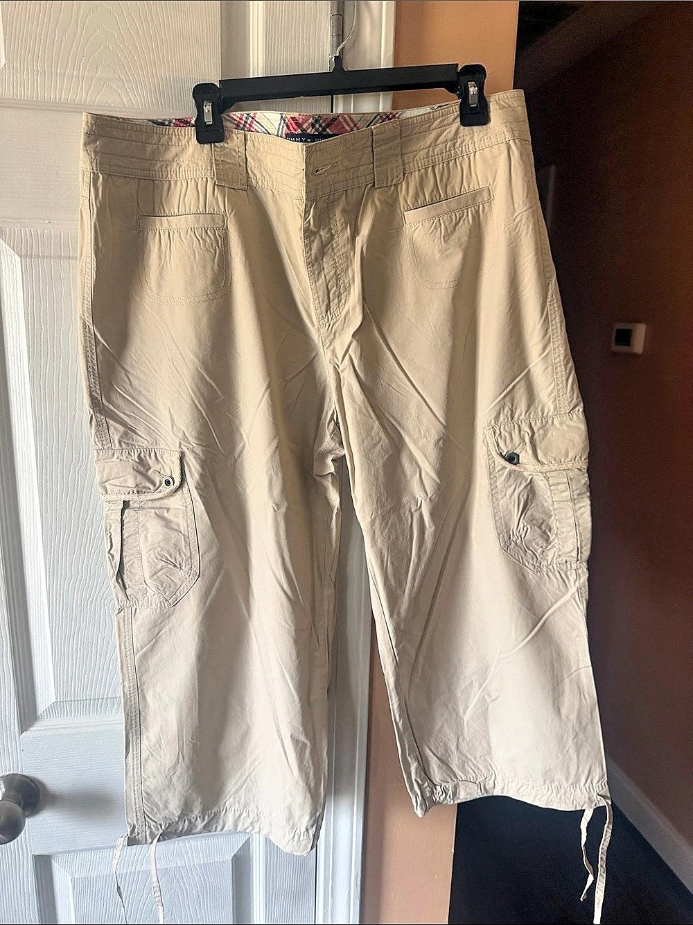 Tommy Hilfiger women’s  Beige capri Pants size 18
